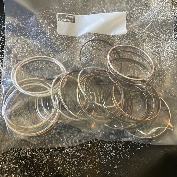 Bag of bracelets - Picture 1 of 1